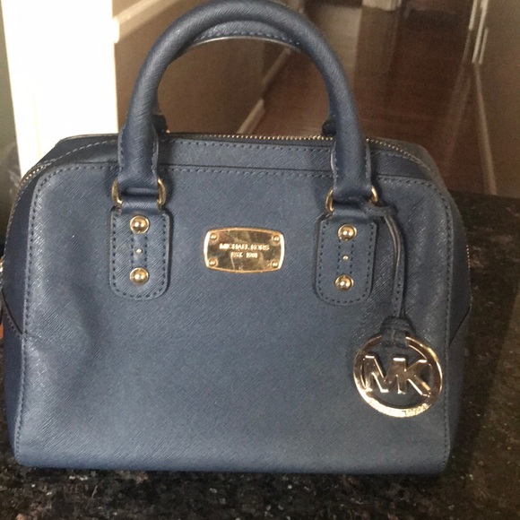 Michael Kors Handbags - Michael Kors satchel purse ❤️
